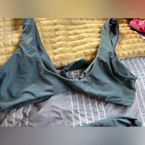 SHEIN Swim set- NWOT - Picture 2 of 2